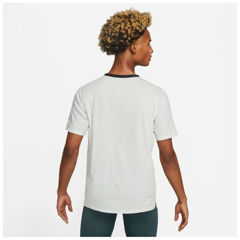 Nike Mens Solar Chase T-Shirt (Grey) | Sportpursuit.com