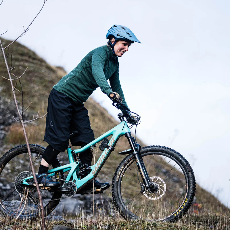 Rivelo Womens Ciaran MTB Shorts Black Sportpursuit